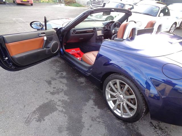 ロードスター ＶＳ　ＲＨＴ　プレミアムパッケージ　電動オープン　ＦＲ駆動　オートエクゼサスショック　オートエクゼシフトノブ　ＤＳＣ　茶革シート　シートヒータ　禁煙車　純ＨＤＤナビ地デジ　キーレス　ＨＩＤ　ＥＴＣ　ＢＯＳＥサウンド（45枚目）