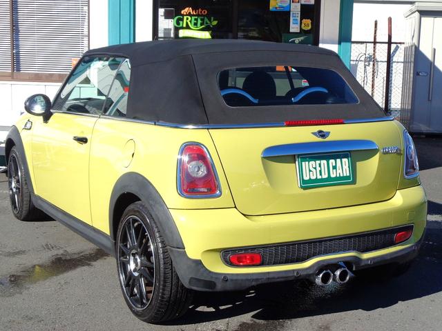 ＭＩＮＩ クーパーＳ　コンバーチブル　電動オープン　ターボ　Ｒ５７クーパーＳ　ＨＩＤ　ＥＴＣ　禁煙車　インターチェンジイエロー　ハーフレザー　ＤＳＣ　リアコーナーセンサー　キーレス　プッシュスターター　ＭＴモード付ＡＴ　サイドエアバック（4枚目）