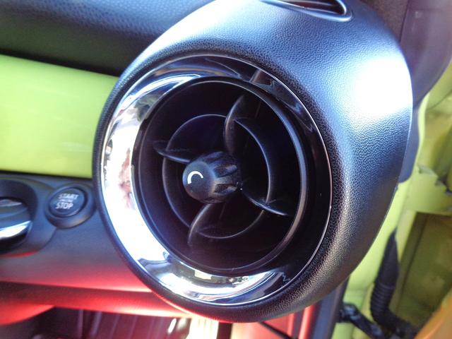 ＭＩＮＩ クーパーＳ　コンバーチブル　電動オープン　ターボ　Ｒ５７クーパーＳ　ＨＩＤ　ＥＴＣ　禁煙車　インターチェンジイエロー　ハーフレザー　ＤＳＣ　リアコーナーセンサー　キーレス　プッシュスターター　ＭＴモード付ＡＴ　サイドエアバック（11枚目）