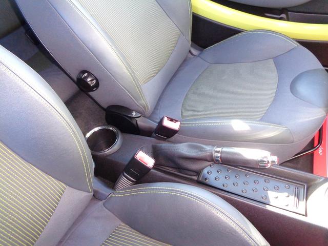 ＭＩＮＩ クーパーＳ　コンバーチブル　電動オープン　ターボ　Ｒ５７クーパーＳ　ＨＩＤ　ＥＴＣ　禁煙車　インターチェンジイエロー　ハーフレザー　ＤＳＣ　リアコーナーセンサー　キーレス　プッシュスターター　ＭＴモード付ＡＴ　サイドエアバック（20枚目）