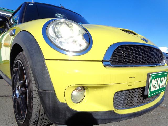 ＭＩＮＩ クーパーＳ　コンバーチブル　電動オープン　ターボ　Ｒ５７クーパーＳ　ＨＩＤ　ＥＴＣ　禁煙車　インターチェンジイエロー　ハーフレザー　ＤＳＣ　リアコーナーセンサー　キーレス　プッシュスターター　ＭＴモード付ＡＴ　サイドエアバック（32枚目）