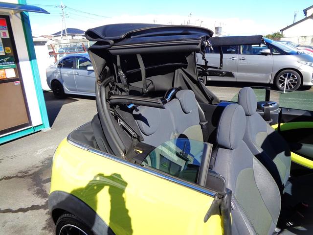 ＭＩＮＩ クーパーＳ　コンバーチブル　電動オープン　ターボ　Ｒ５７クーパーＳ　ＨＩＤ　ＥＴＣ　禁煙車　インターチェンジイエロー　ハーフレザー　ＤＳＣ　リアコーナーセンサー　キーレス　プッシュスターター　ＭＴモード付ＡＴ　サイドエアバック（38枚目）