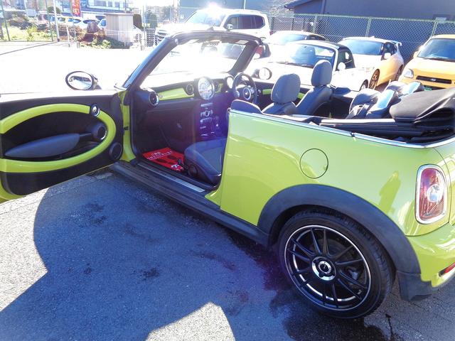 ＭＩＮＩ クーパーＳ　コンバーチブル　電動オープン　ターボ　Ｒ５７クーパーＳ　ＨＩＤ　ＥＴＣ　禁煙車　インターチェンジイエロー　ハーフレザー　ＤＳＣ　リアコーナーセンサー　キーレス　プッシュスターター　ＭＴモード付ＡＴ　サイドエアバック（41枚目）