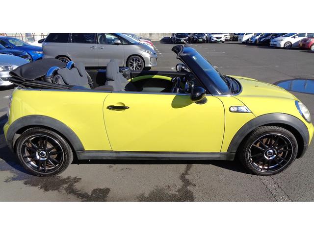 ＭＩＮＩ クーパーＳ　コンバーチブル　電動オープン　ターボ　Ｒ５７クーパーＳ　ＨＩＤ　ＥＴＣ　禁煙車　インターチェンジイエロー　ハーフレザー　ＤＳＣ　リアコーナーセンサー　キーレス　プッシュスターター　ＭＴモード付ＡＴ　サイドエアバック（42枚目）