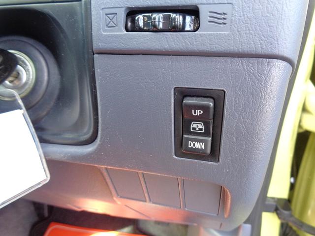 ハイラックスサーフ ＳＳＲ－Ｘ　Ｖセレクション　後期型　特別仕様車　４ＷＤ　ＢＦＧオールテレンタイヤ　ナローボディ　前後クロームメッキ金属製バンパー　ＴＯＹＯＴＡメッシュグリル　全塗装イエロー　外ウッドハンドル　黒革調シートカバー　キーレス　ＥＴＣ（12枚目）