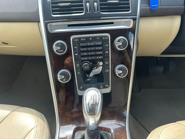 ＸＣ６０ 　レーンアシスト／シートヒーター／後席モニタ／バックカメラ／Ｂｌｕｅｔｏｏｔｈ／２．０Ｔターボ（18枚目）