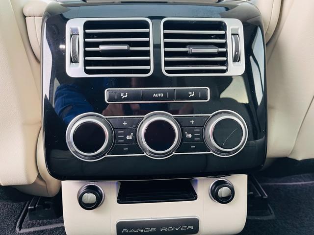 レンジローバー 　サンルーフ／革シート／メモリーシート／ステアリングヒータ４ＷＤ／ＡＣＣ／バックカメラ／ローダウン／パワーシート／ドライブレコーダー／Ｂｌｕｅｔｏｏｔｈ／ＭＥＲＩＤＩＡＮスピーカー（20枚目）