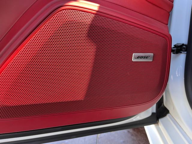 パナメーラ 　サンルーフ／ＭＩＣＨＥＬＩＮ２１インチタイヤ／４ＷＤ／革パワーシート／電動リアゲート／シートヒーター／ＢＯＳＥスピーカ／パワーシート／メモリーシート／全周囲カメラ／バックカメラ／クリアランスソナー／（32枚目）