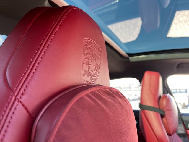 パナメーラ 　サンルーフ／ＭＩＣＨＥＬＩＮ２１インチタイヤ／４ＷＤ／革パワーシート／電動リアゲート／シートヒーター／ＢＯＳＥスピーカ／パワーシート／メモリーシート／全周囲カメラ／バックカメラ／クリアランスソナー／（51枚目）