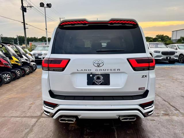 TOYOTA LAND CRUISER ZX | 2024 | WHITE | 1700 km | details