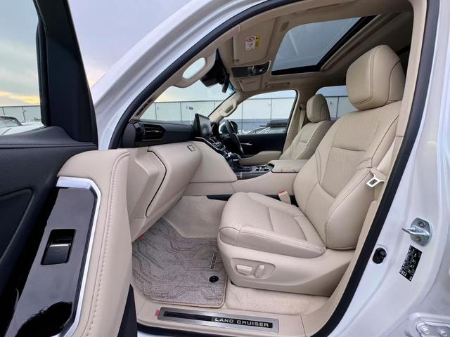 TOYOTA LAND CRUISER ZX | 2024 | WHITE | 1700 km | details