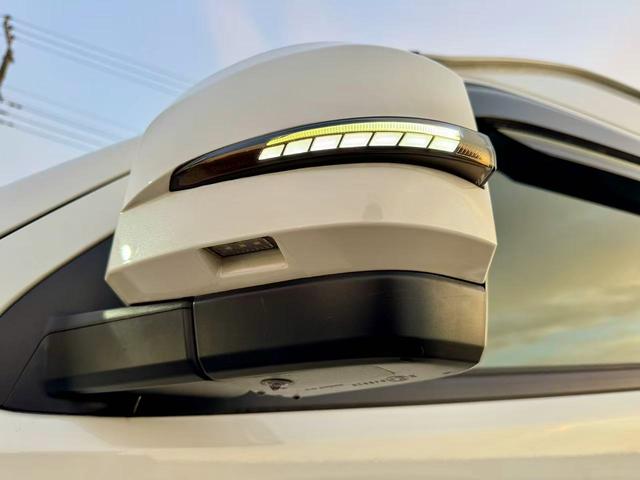 ハイエースコミューター 　ディーゼル／１４人乗り／ＬＥＤヘッドライト／スライドドア／３６０カメラデジタルインナーミラー（11枚目）