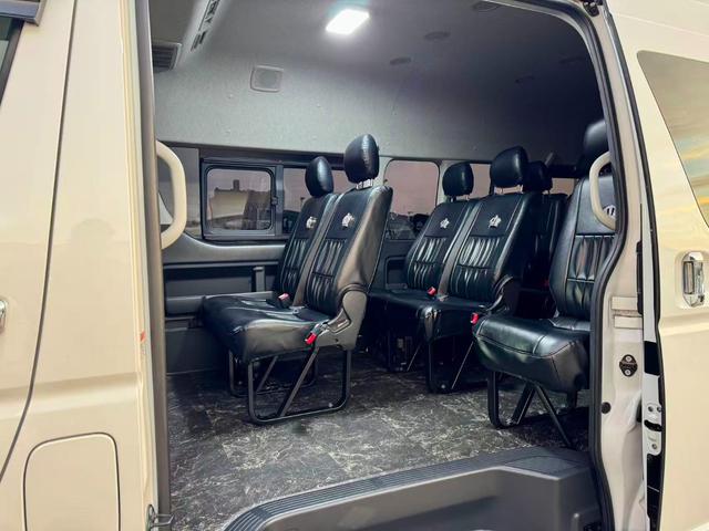 ハイエースコミューター 　ディーゼル／１４人乗り／ＬＥＤヘッドライト／スライドドア／３６０カメラデジタルインナーミラー（15枚目）