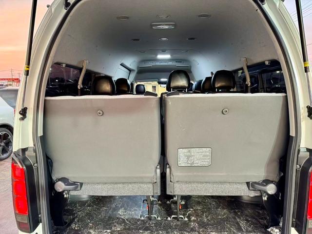 ハイエースコミューター 　ディーゼル／１４人乗り／ＬＥＤヘッドライト／スライドドア／３６０カメラデジタルインナーミラー（18枚目）