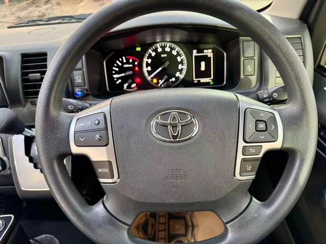 ハイエースコミューター 　ディーゼル／１４人乗り／ＬＥＤヘッドライト／スライドドア／３６０カメラデジタルインナーミラー（19枚目）