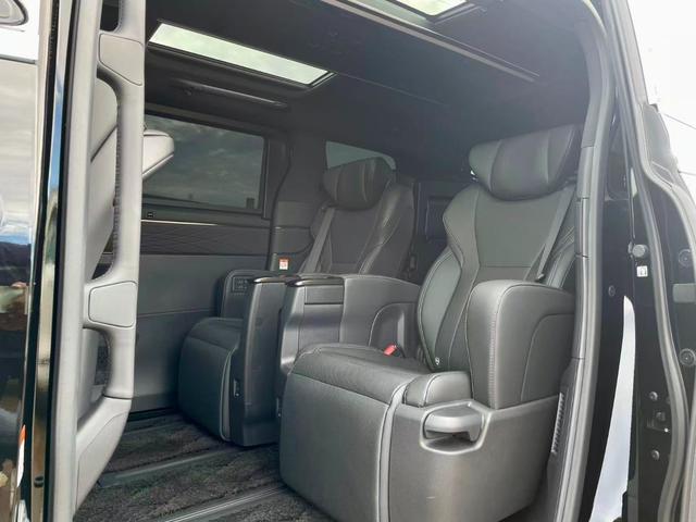 アルファードハイブリッド Ｚ　１４ｉｎディスプレイオーディオＰＬＵＳ／パノラミックビョーモニター／デジタルインナーミラー／左右独立ムーンルーフ／カラーヘッドアップディスプレイ／トヨタチームメイト／１３型有機ＥＬ後席ディスプレイ（14枚目）