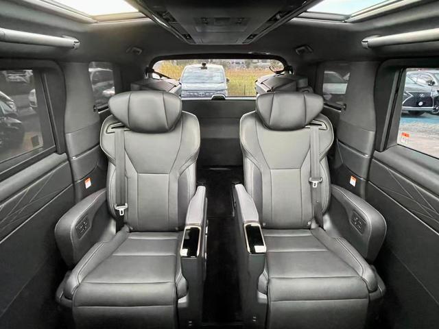 アルファードハイブリッド Ｚ　１４ｉｎディスプレイオーディオＰＬＵＳ／パノラミックビョーモニター／デジタルインナーミラー／左右独立ムーンルーフ／カラーヘッドアップディスプレイ／トヨタチームメイト／１３型有機ＥＬ後席ディスプレイ（19枚目）