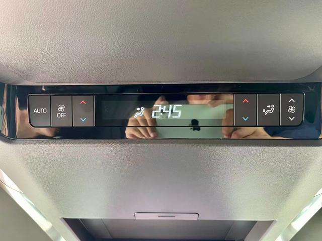 アルファードハイブリッド Ｚ　１４ｉｎディスプレイオーディオＰＬＵＳ／パノラミックビョーモニター／デジタルインナーミラー／左右独立ムーンルーフ／カラーヘッドアップディスプレイ／トヨタチームメイト／１３型有機ＥＬ後席ディスプレイ（31枚目）