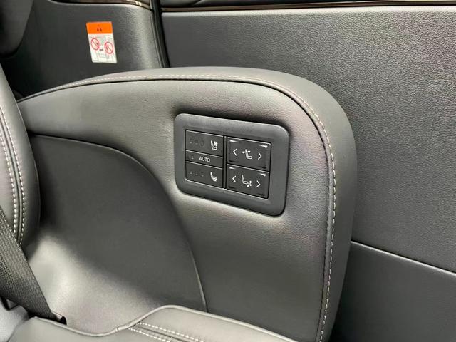 アルファードハイブリッド Ｚ　１４ｉｎディスプレイオーディオＰＬＵＳ／パノラミックビョーモニター／デジタルインナーミラー／左右独立ムーンルーフ／カラーヘッドアップディスプレイ／トヨタチームメイト／１３型有機ＥＬ後席ディスプレイ（32枚目）
