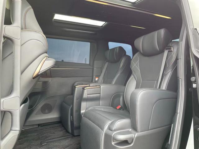 ヴェルファイアハイブリッド 　左右特別ムーンルーフ／デジタルインナーミラー／両側電動スライドドア／プレミアムナッパ黒本革シート／３眼ＬＥＤヘッドライト（19枚目）