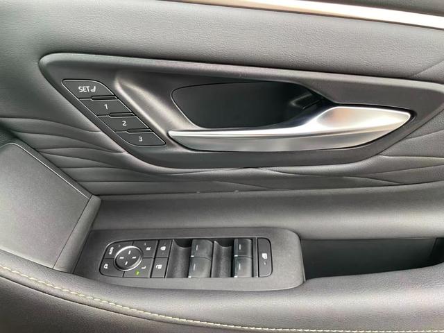 ヴェルファイアハイブリッド 　左右特別ムーンルーフ／デジタルインナーミラー／両側電動スライドドア／プレミアムナッパ黒本革シート／３眼ＬＥＤヘッドライト（38枚目）