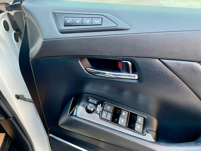 ヴェルファイア ２．５Ｚ　Ｇエディション　七人乗り／サンルーフ／自動駐車システム／ＪＢＬサウンドシステム／Ｂｌｕｅｔｏｏｔｈバックカメラ／スライドドア／ＥＴＣ／ステアリングヒーター（16枚目）