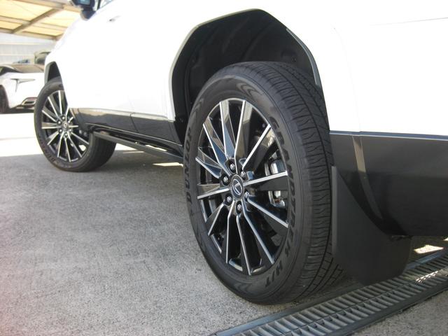 ＧＸ ＧＸ５５０　バージョンＬ　ワンオーナー　マークレビンソンサウンド　パノラマルーフ　オートサイドステップ　Ｄインナーミラー　クールＢＯＸ　パワーバックドア　２２インチＡＷ　純正ナビ　パノラミックビューカメラ　電動格納サードシート（13枚目）