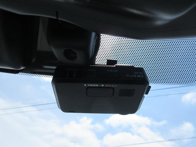 リーフ Ｇ　１２セグ　禁煙車　プロパイロット　駐車支援システム　アップル＆アンドロイドオート対応　全方位カメラ　Ｂｌｕｅｔｏｏｔｈ　ドラレコ　ＥＴＣ　全席シートヒーター　スマートキー２本　充電ケーブル　新車保証書（13枚目）