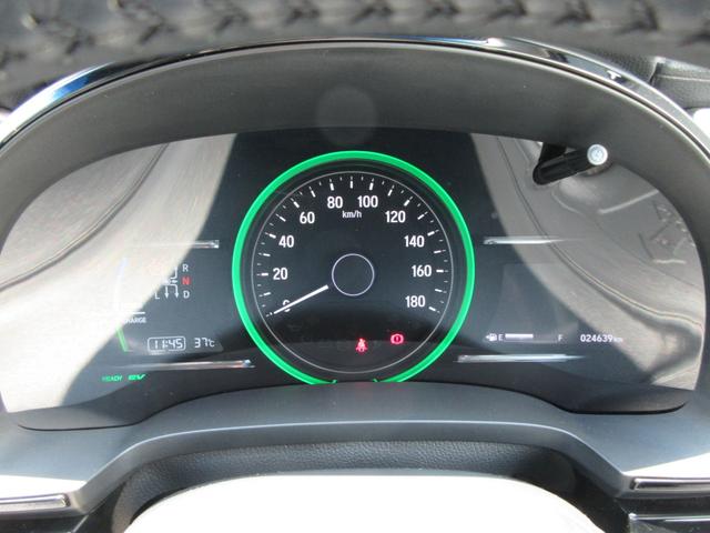シャトル ハイブリッドＸ　ホンダセンシング　禁煙車　黒革コンビシート　フルセグ純正ナビＴＶ　バックカメラ　Ｂｌｕｅｔｏｏｔｈオーディオ　ビルトインＥＴＣ　クルーズコントロール　スマートキー　シートヒーター　ＬＥＤライト　フォグランプ　新車保証書（22枚目）