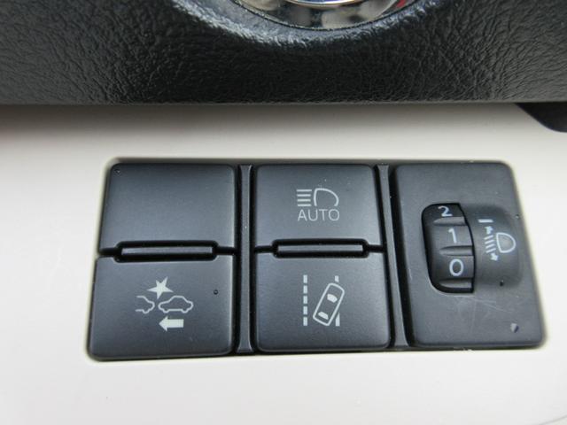 シエンタ X 後期モデル スマートエントリーPKG セーフティセンス 禁煙車 純正ナビ 地デジTV バックカメラ ドライブレコーダー パワースライドドア Bluetooth ETC プッシュスタート ドアバイザー(10枚目)