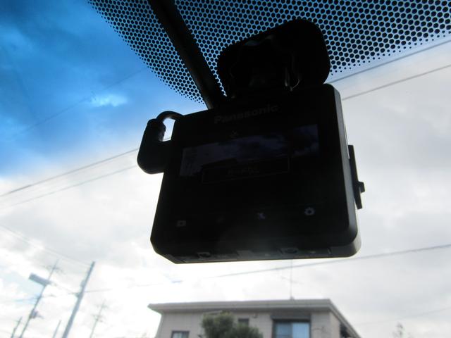 フィットハイブリッド Lパッケージ 当店ユーザー様直接買取車 禁煙 メモリーナビ 地デジTV バックカメラ ドライブレコーダー ETC コンビレザーシート スマートキー2本 クルーズコントロール LEDライト ドアバイザー(10枚目)