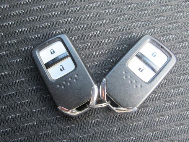 フィットハイブリッド Lパッケージ 当店ユーザー様直接買取車 禁煙 メモリーナビ 地デジTV バックカメラ ドライブレコーダー ETC コンビレザーシート スマートキー2本 クルーズコントロール LEDライト ドアバイザー(12枚目)