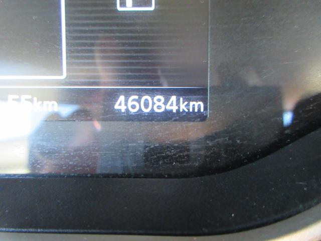 セレナ ハイウェイスターV 禁煙車 プロパイロット 10インチ純正ナビTV アラウンドビューモニター ブルーレイ再生 両側パワースライドドア ビルトインETC ロールサンシェード シートバックテーブル LEDライト 新車保証書(22枚目)