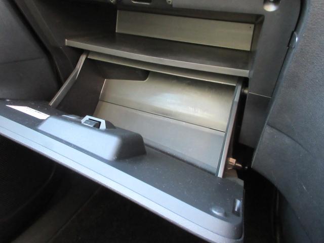 セレナ ハイウェイスターV 禁煙車 プロパイロット 10インチ純正ナビTV アラウンドビューモニター ブルーレイ再生 両側パワースライドドア ビルトインETC ロールサンシェード シートバックテーブル LEDライト 新車保証書(50枚目)