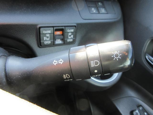 シエンタ ハイブリッドG 禁煙車 後席フリップダウンモニター セーフティセンス フルセグ純正ナビTV バックカメラ 両側パワースライドドア ビルトインETC Bluetooth LEDライト フォグランプ 新車保証書(52枚目)