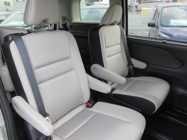 セレナ ｅ－パワー　ハイウェイスター　禁煙車　運転支援　フルセグ純正ナビＴＶ　ブルーレイ再生　ドライブレコーダー　クルコン　パワースライドドア　ビルトインＥＴＣ　スマートキー２本　ロールサンシェード　シートバックテーブル　新車保証書（16枚目）