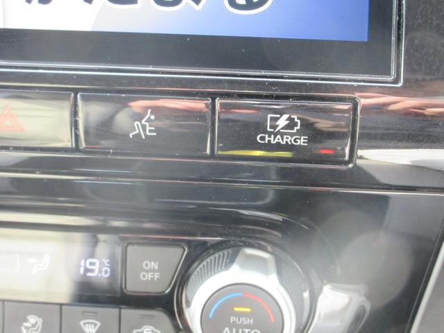 セレナ ｅ－パワー　ハイウェイスター　禁煙車　運転支援　フルセグ純正ナビＴＶ　ブルーレイ再生　ドライブレコーダー　クルコン　パワースライドドア　ビルトインＥＴＣ　スマートキー２本　ロールサンシェード　シートバックテーブル　新車保証書（44枚目）