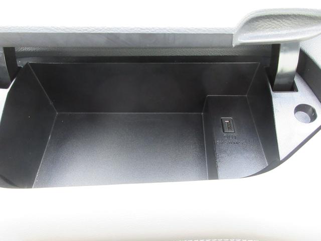 セレナ ｅ－パワー　ハイウェイスター　禁煙車　運転支援　フルセグ純正ナビＴＶ　ブルーレイ再生　ドライブレコーダー　クルコン　パワースライドドア　ビルトインＥＴＣ　スマートキー２本　ロールサンシェード　シートバックテーブル　新車保証書（47枚目）