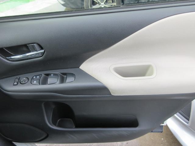 セレナ ｅ－パワー　ハイウェイスター　禁煙車　運転支援　フルセグ純正ナビＴＶ　ブルーレイ再生　ドライブレコーダー　クルコン　パワースライドドア　ビルトインＥＴＣ　スマートキー２本　ロールサンシェード　シートバックテーブル　新車保証書（50枚目）