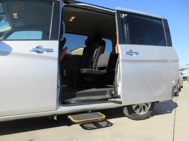 セレナ X 後期モデル ハイブリッド 禁煙車 送迎オートステップ 純正ナビTV クルーズコントロール ロールサンシェード 両側パワースライドドア スペアタイヤ4本 Bluetoothオーディオ スマートキー2個(10枚目)