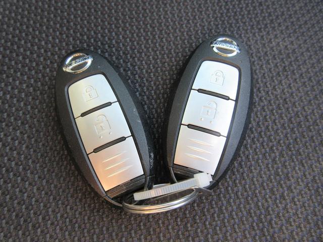 セレナ X 後期モデル ハイブリッド 禁煙車 送迎オートステップ 純正ナビTV クルーズコントロール ロールサンシェード 両側パワースライドドア スペアタイヤ4本 Bluetoothオーディオ スマートキー2個(12枚目)