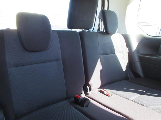 セレナ X 後期モデル ハイブリッド 禁煙車 送迎オートステップ 純正ナビTV クルーズコントロール ロールサンシェード 両側パワースライドドア スペアタイヤ4本 Bluetoothオーディオ スマートキー2個(17枚目)