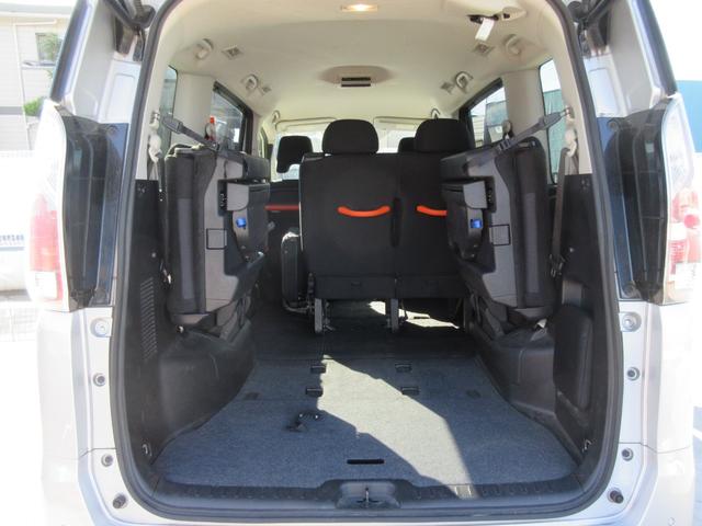 セレナ X 後期モデル ハイブリッド 禁煙車 送迎オートステップ 純正ナビTV クルーズコントロール ロールサンシェード 両側パワースライドドア スペアタイヤ4本 Bluetoothオーディオ スマートキー2個(18枚目)