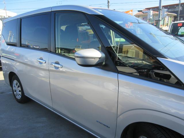 セレナ X 後期モデル ハイブリッド 禁煙車 送迎オートステップ 純正ナビTV クルーズコントロール ロールサンシェード 両側パワースライドドア スペアタイヤ4本 Bluetoothオーディオ スマートキー2個(25枚目)