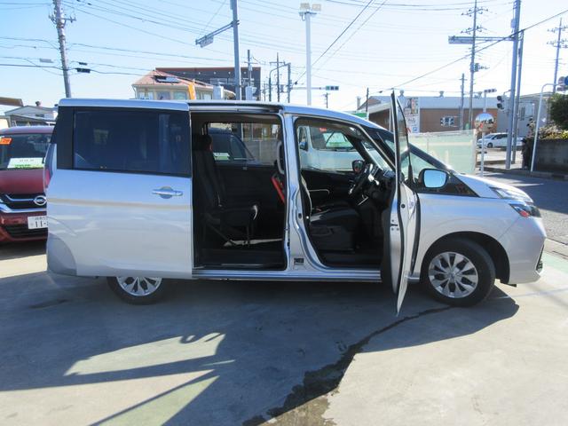 セレナ X 後期モデル ハイブリッド 禁煙車 送迎オートステップ 純正ナビTV クルーズコントロール ロールサンシェード 両側パワースライドドア スペアタイヤ4本 Bluetoothオーディオ スマートキー2個(30枚目)