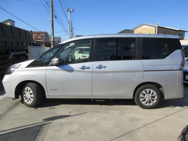 セレナ X 後期モデル ハイブリッド 禁煙車 送迎オートステップ 純正ナビTV クルーズコントロール ロールサンシェード 両側パワースライドドア スペアタイヤ4本 Bluetoothオーディオ スマートキー2個(31枚目)