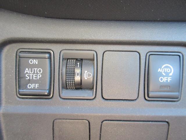 セレナ X 後期モデル ハイブリッド 禁煙車 送迎オートステップ 純正ナビTV クルーズコントロール ロールサンシェード 両側パワースライドドア スペアタイヤ4本 Bluetoothオーディオ スマートキー2個(47枚目)