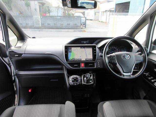 ノア ハイブリッドＳｉ　後期モデル　禁煙車　後席フリップダウンモニター　１０インチ純正ナビＴＶ　バックカメラ　両側パワースライドドア　ドラレコ　シートヒーター　ビルトインＥＴＣ　ロールサンシェード　ＬＥＤライト　新車保証書（6枚目）