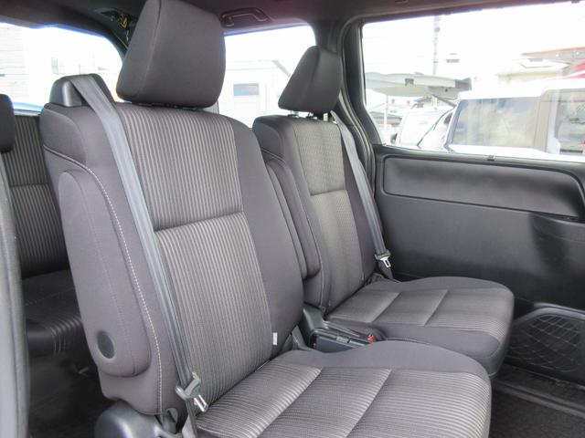 ノア ハイブリッドＳｉ　後期モデル　禁煙車　後席フリップダウンモニター　１０インチ純正ナビＴＶ　バックカメラ　両側パワースライドドア　ドラレコ　シートヒーター　ビルトインＥＴＣ　ロールサンシェード　ＬＥＤライト　新車保証書（18枚目）