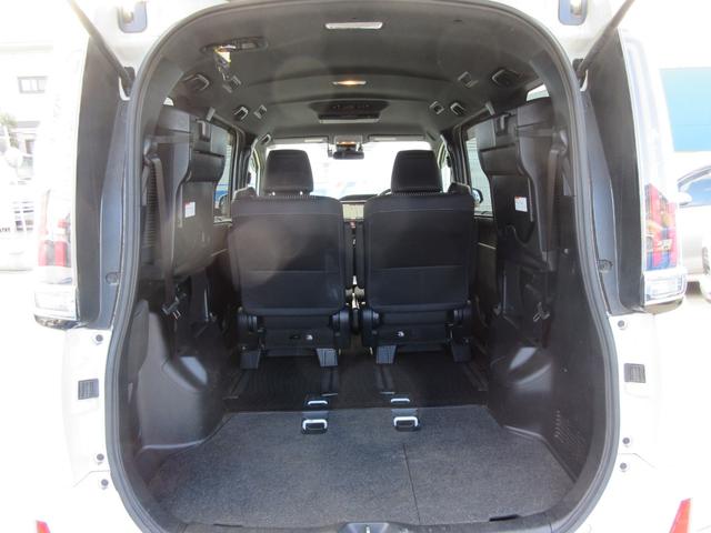 ノア ハイブリッドＳｉ　後期モデル　禁煙車　後席フリップダウンモニター　１０インチ純正ナビＴＶ　バックカメラ　両側パワースライドドア　ドラレコ　シートヒーター　ビルトインＥＴＣ　ロールサンシェード　ＬＥＤライト　新車保証書（22枚目）